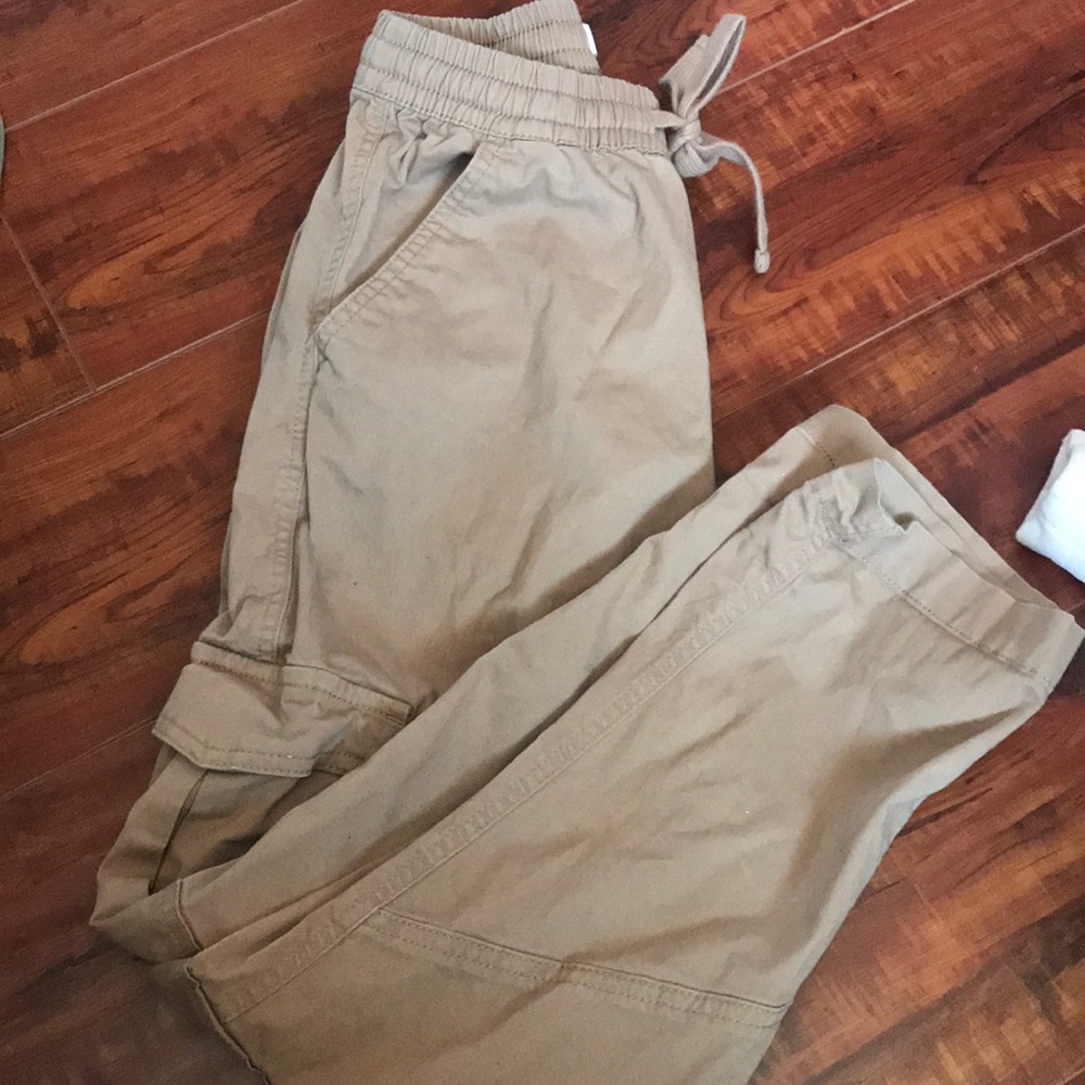 Kaki pants